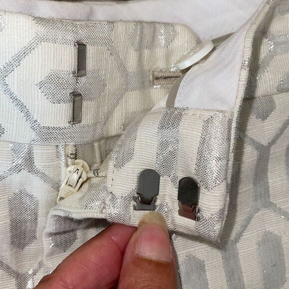 Banana Republic Vintage Womens Geometric Flat Front Shorts Beige Silver Metallic - Picture 4 of 9